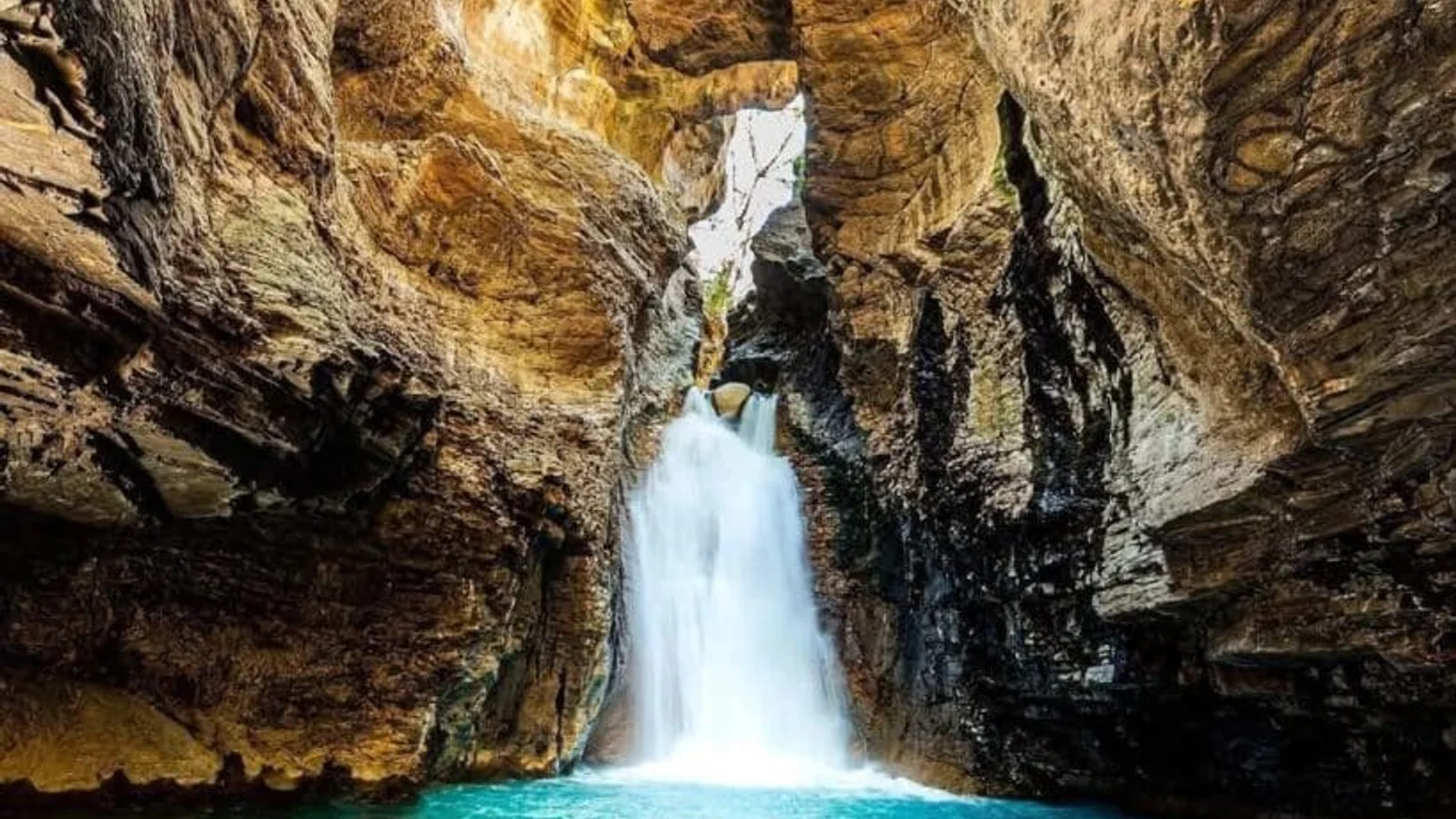 Tour a la cascada La Leona: caminata guiada de aventura