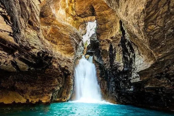 Tour a la cascada La Leona: caminata guiada de aventura