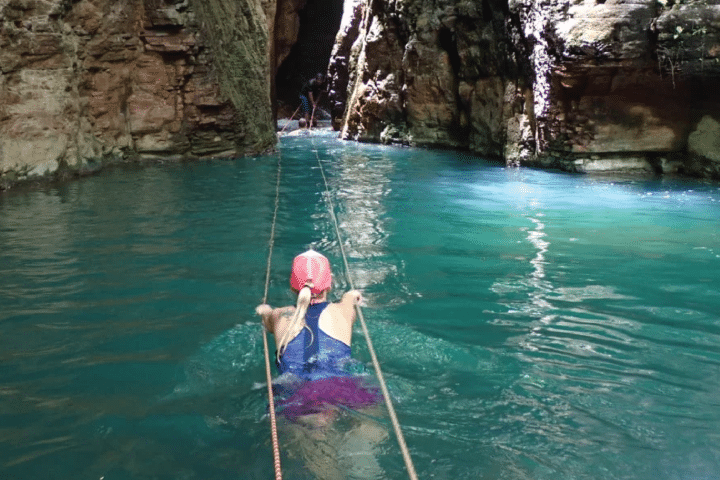 Tour a la cascada La Leona: caminata guiada de aventura