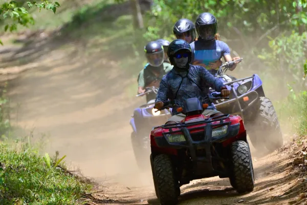Tour en ATV en Montezuma: aventura épica por la selva hasta la cascada