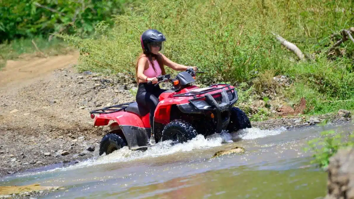 Excursió en quad a Montezuma: aventura per la jungla fins a la cascada