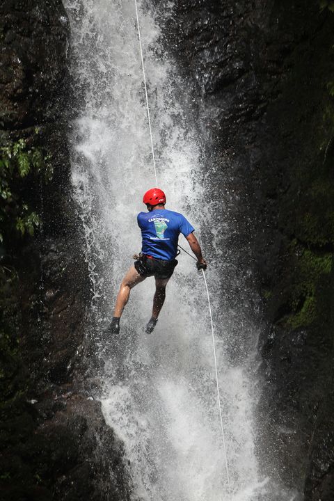 Tour de barranquisme - ràpel per cascades i aventura al bosc nebulós