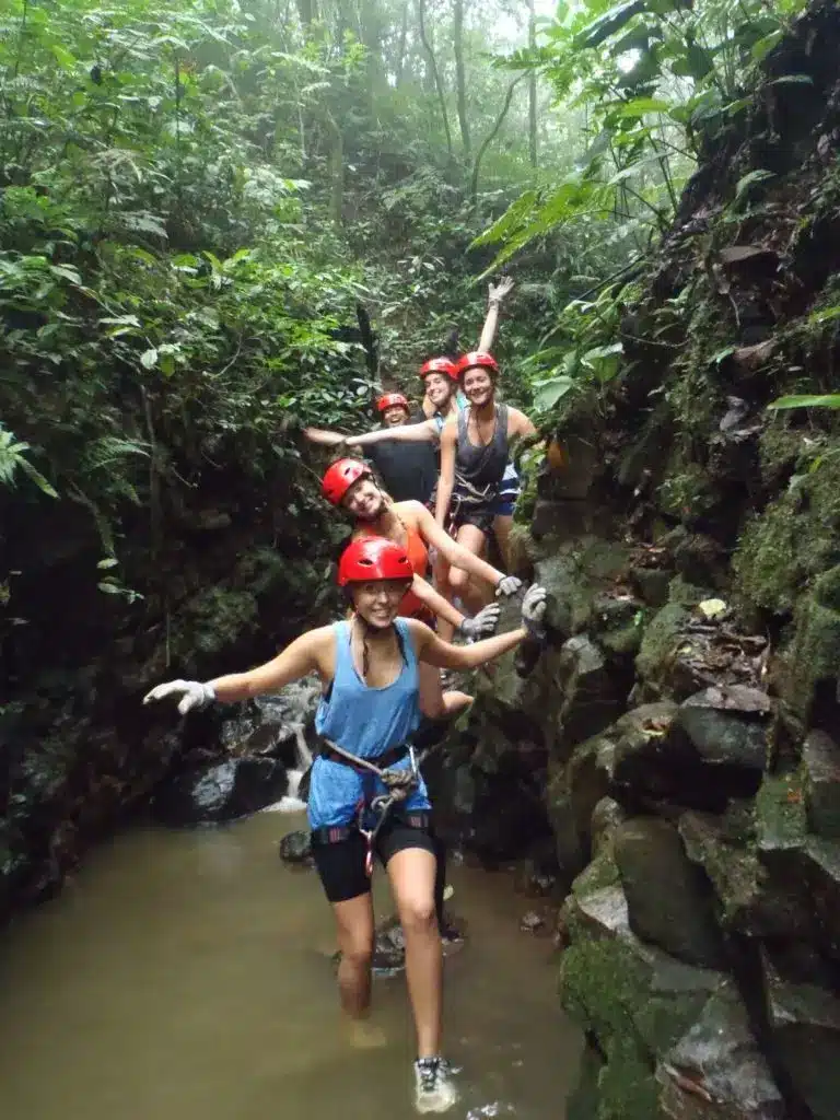 Tour de barranquisme - ràpel per cascades i aventura al bosc nebulós