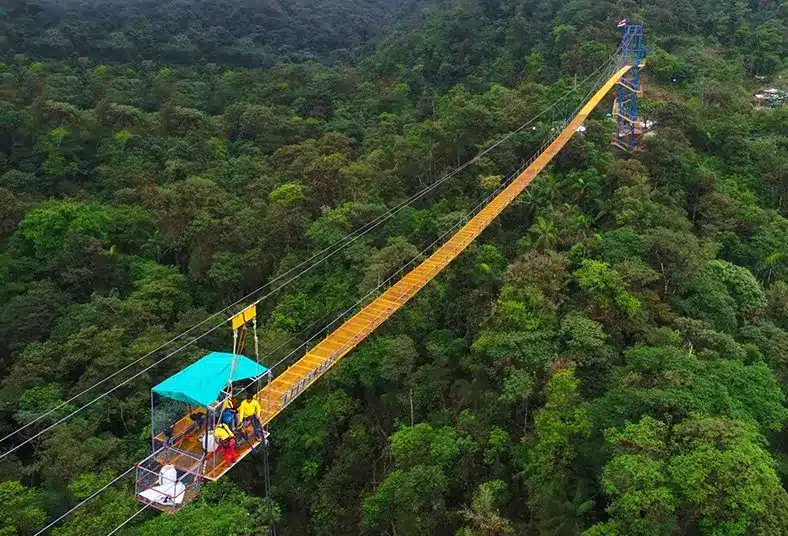 Aventura de bungee jumping en Arenal