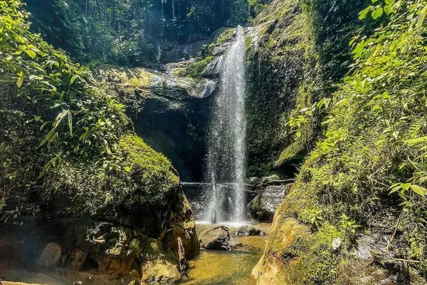 Aventura a la catarata Volio