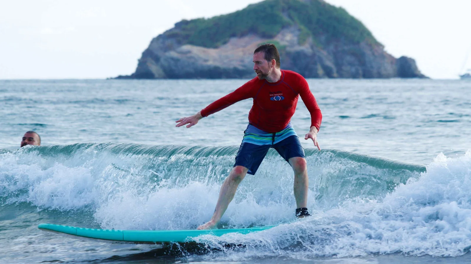 Clase de surf en Manuel Antonio