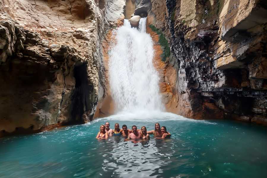 Tour de la catarata La Leona y tubing por el río