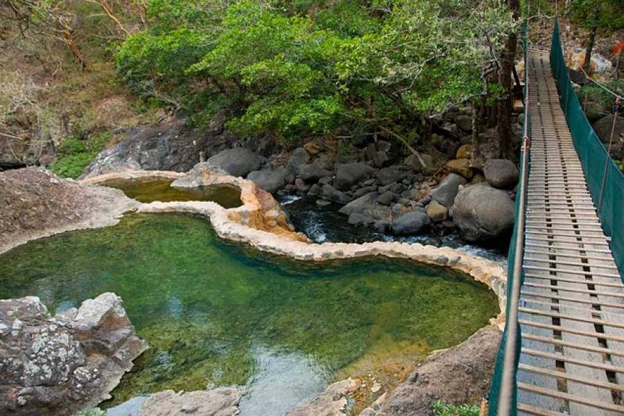 Aigües termals de Rio Negro - Bany de fang volcànic i entrada d'un dia