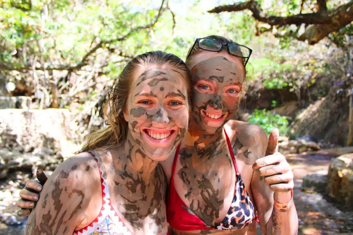 Aigües termals de Rio Negro - Bany de fang volcànic i entrada d'un dia