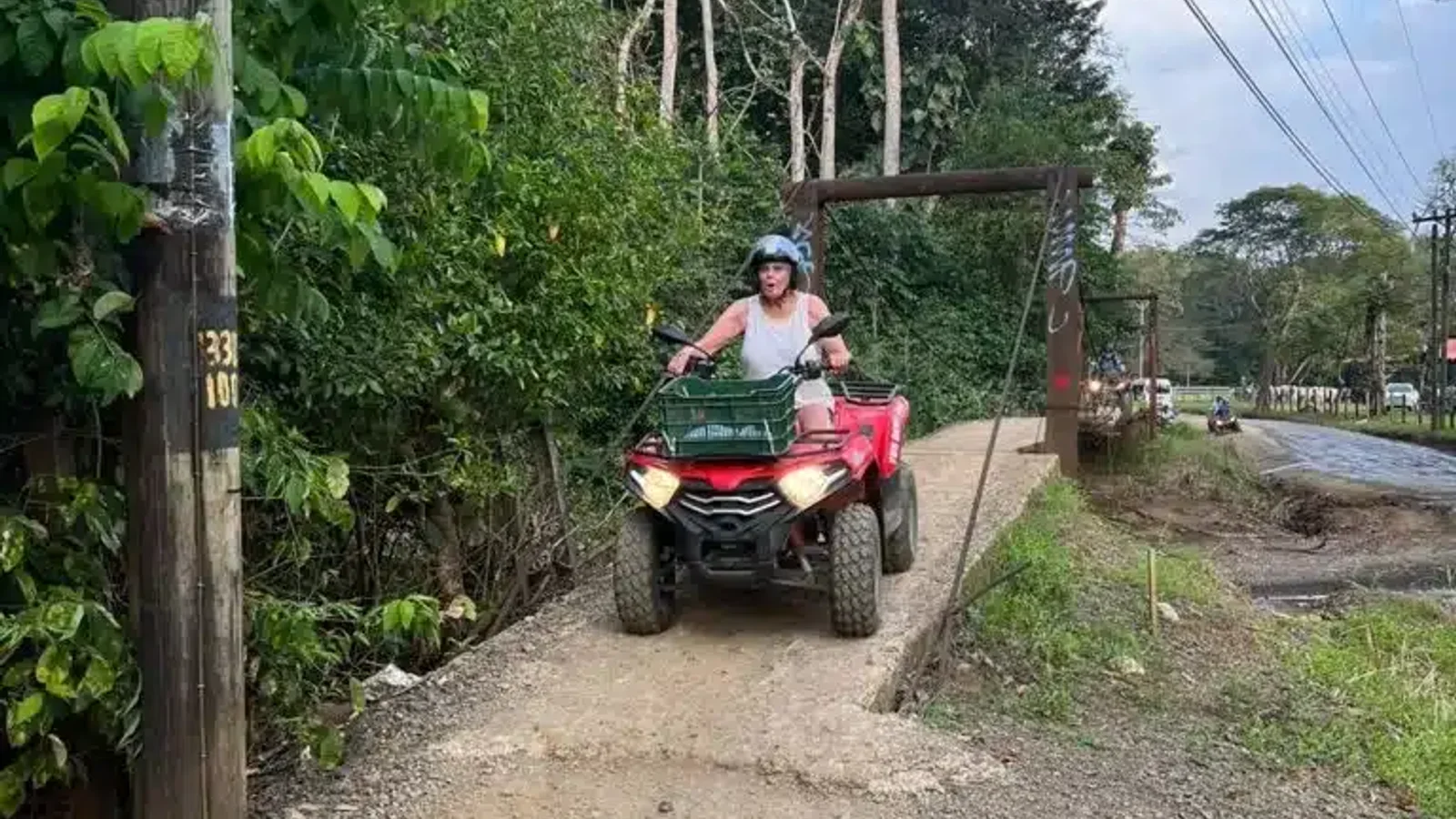 Excursió en quad a Nosara: ruta èpica per la selva fins a la cascada de Pilas Blancas