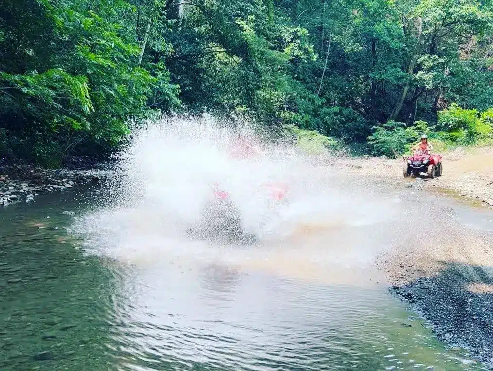 Excursió en quad a Nosara: ruta èpica per la selva fins a la cascada de Pilas Blancas