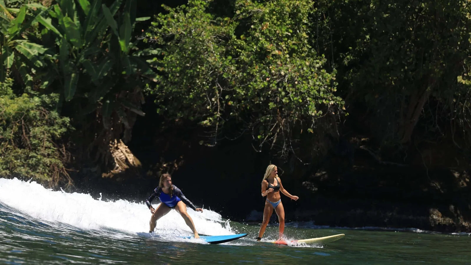 Clase de surf grupal