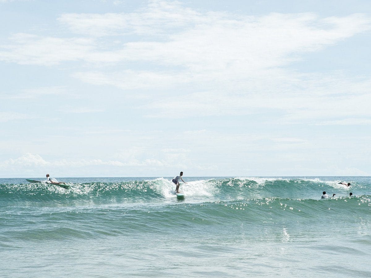 Clase de surf grupal