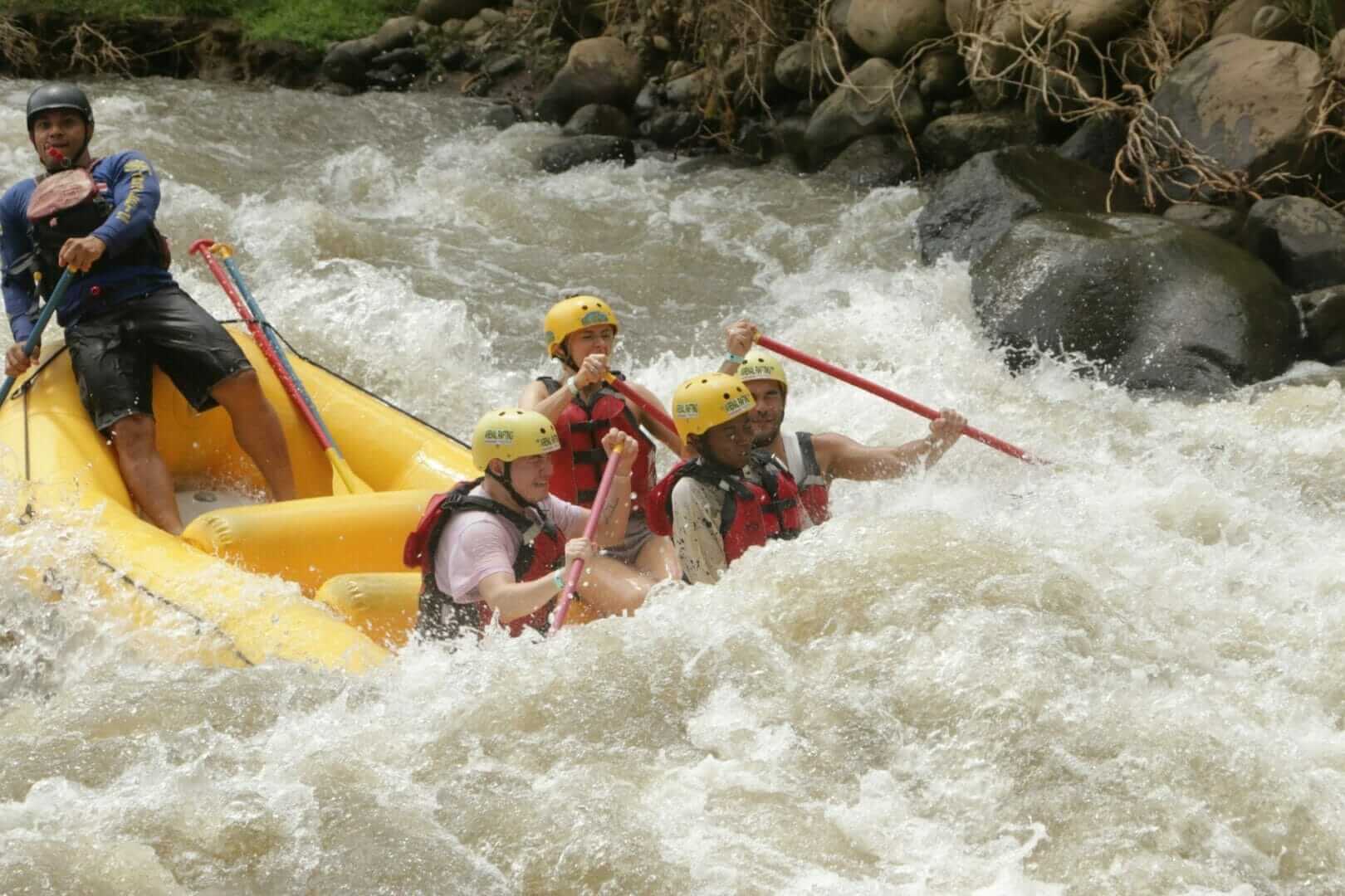 Rafting en Arenal - Río La Balsa, rafting en aguas bravas clase III y IV