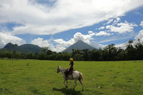 Paseo a caballo a la catarata de La Fortuna