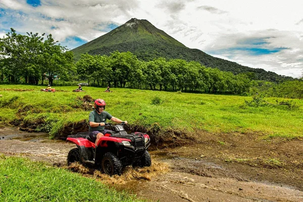 Aventura en cuatrimoto en Arenal