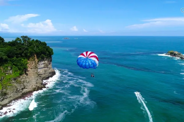 Parasailing de 15 min en la playa de Manuel Antonio