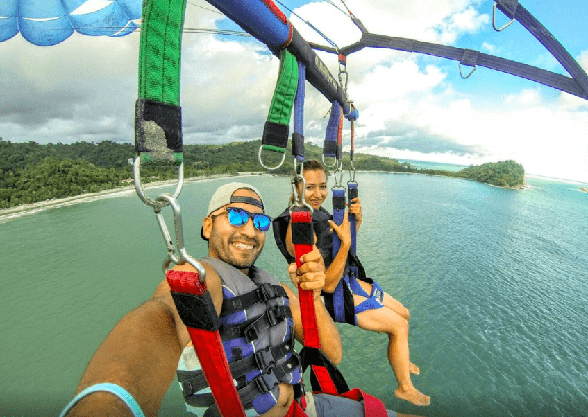 Parasailing de 15 min a la platja de Manuel Antonio