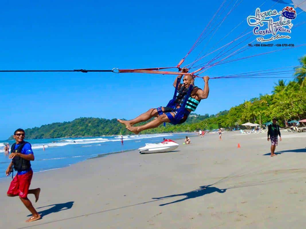 Parasailing de 15 min a la platja de Manuel Antonio