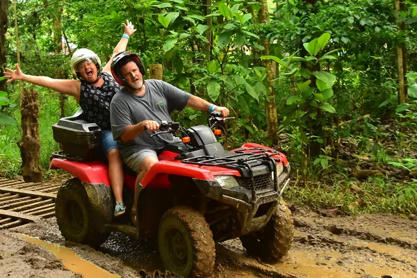 Aventura en cuatrimoto por la selva y la cascada