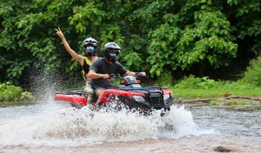 Aventura en cuatrimoto por la selva y la cascada