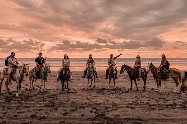 Cabalgata en playa Jacó, Costa Rica