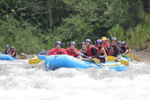Rafting de aguas bravas en el río Reventazón desde Puerto Viejo | Limón