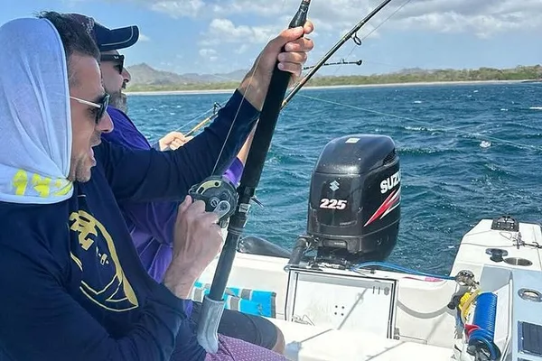 Experiencia de pesca de día completo con Jossi Tours