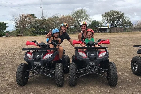 Aventura en cuadraciclo en el lago de Nicaragua en San Juan del Sur