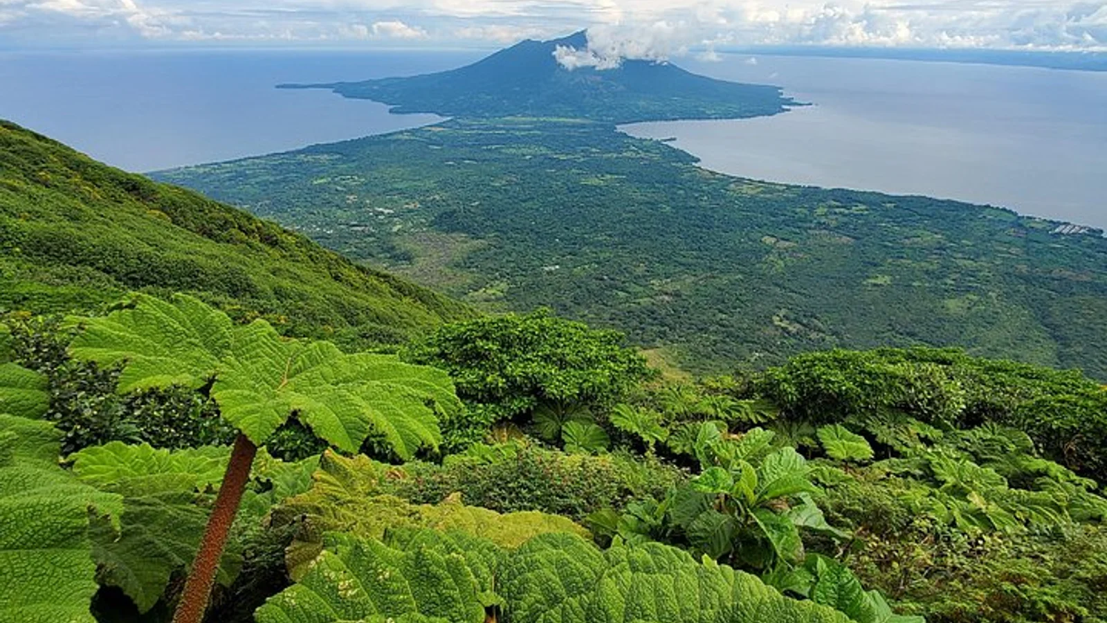 Ometepe trekking - Volcano Concepcion By Happy Tours