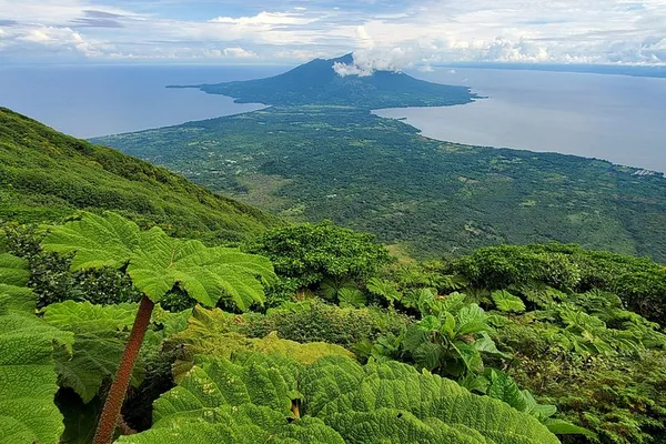 Senderismo en Ometepe: volcán Concepción con Happy Tours