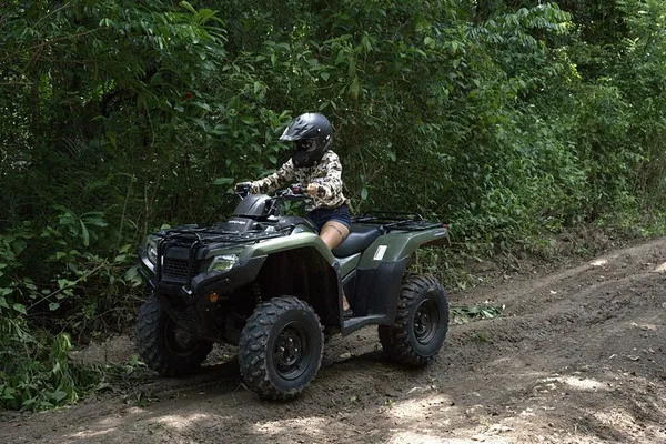 Excursiones en cuatrimoto en Cayo con experiencia en cascadas