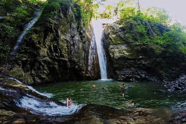 Cascadas de Tamanique: saltos, escalada en roca, caminata y natación