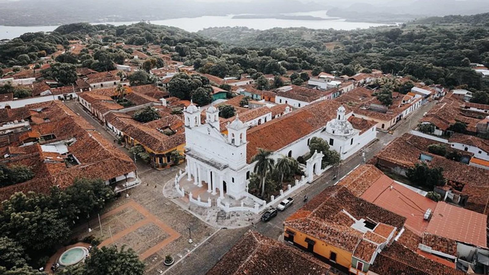 Cihuatán Rum Distillery, Archaeological Site & Suchitoto Town