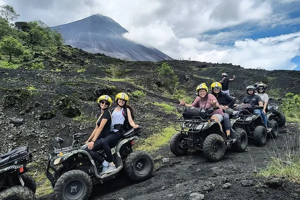 Aventura en cuadriciclo por el volcán de Pacaya
