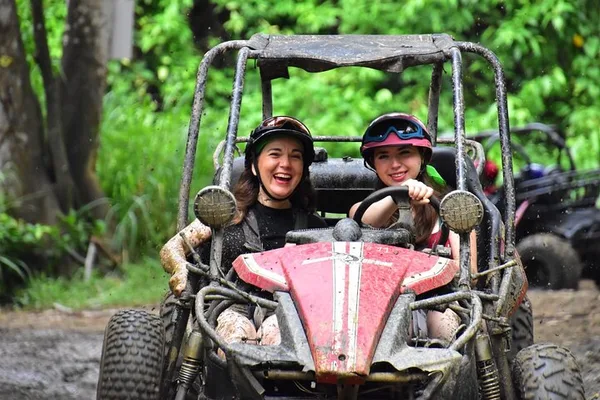 Excursiones en tierra en Roatán: emoción en ATV/buggy con perezosos y playa (1 cerveza por persona)