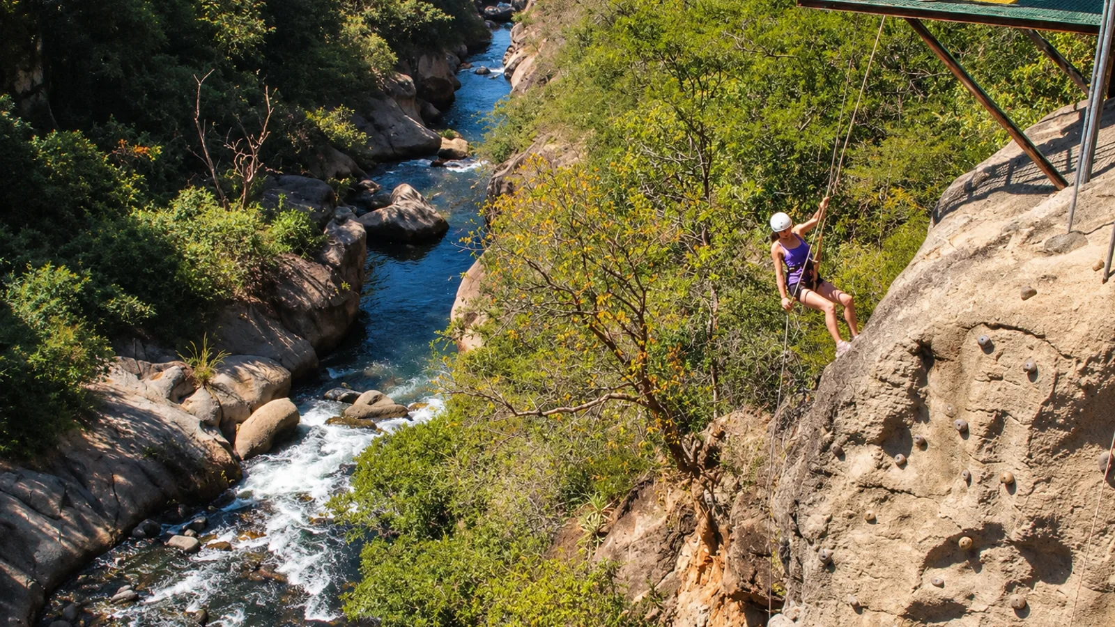 Rappelling Cañón de la Vieja