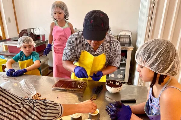 Chocolate Making and Tasting at a Local Factory in San José