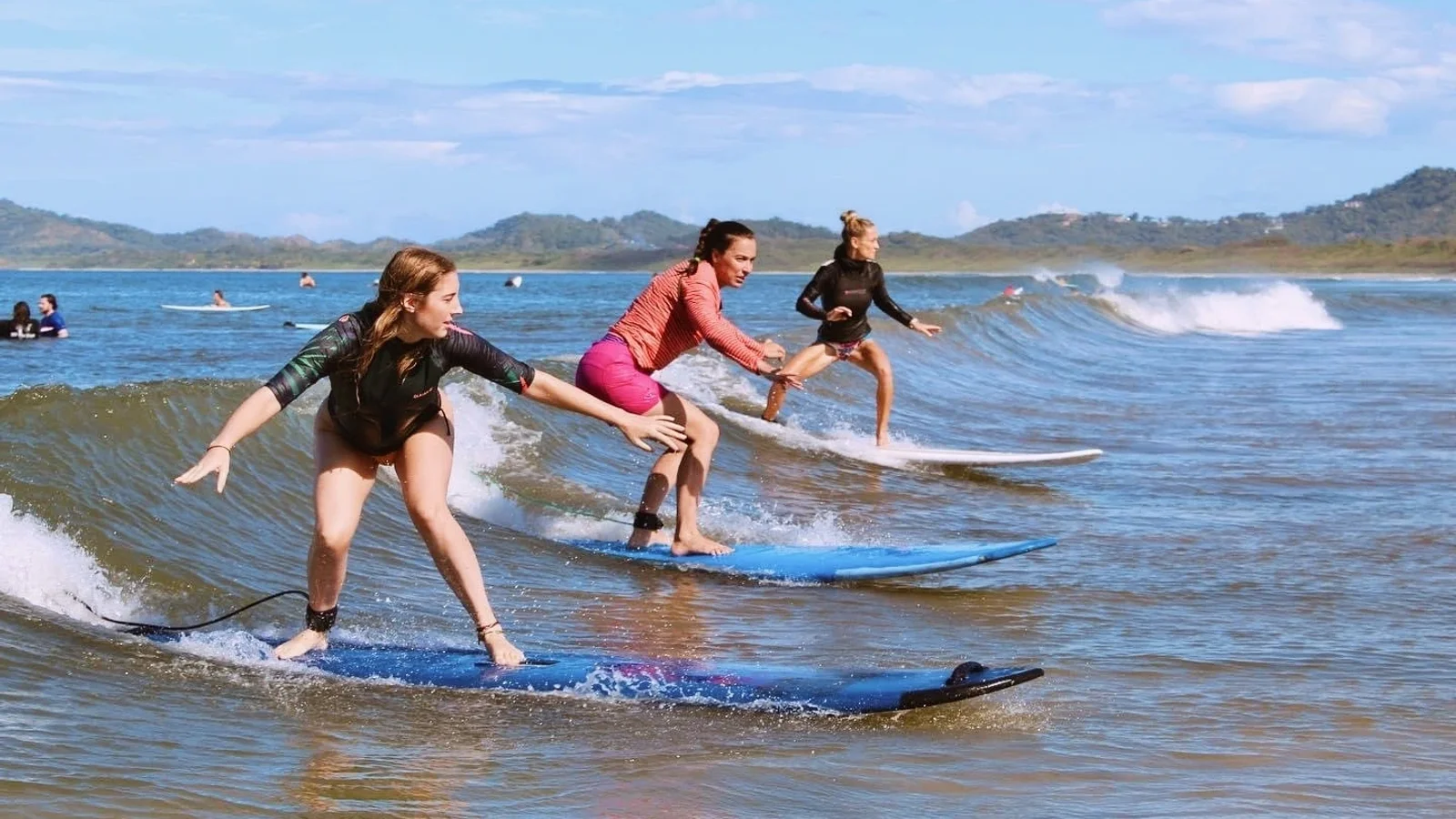 Clase grupal de surf en Samara